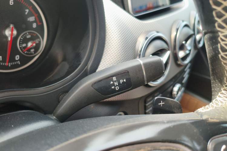 Used Mercedes-Benz B-Class 2015 B 200 Fashion Model Gear Lever
