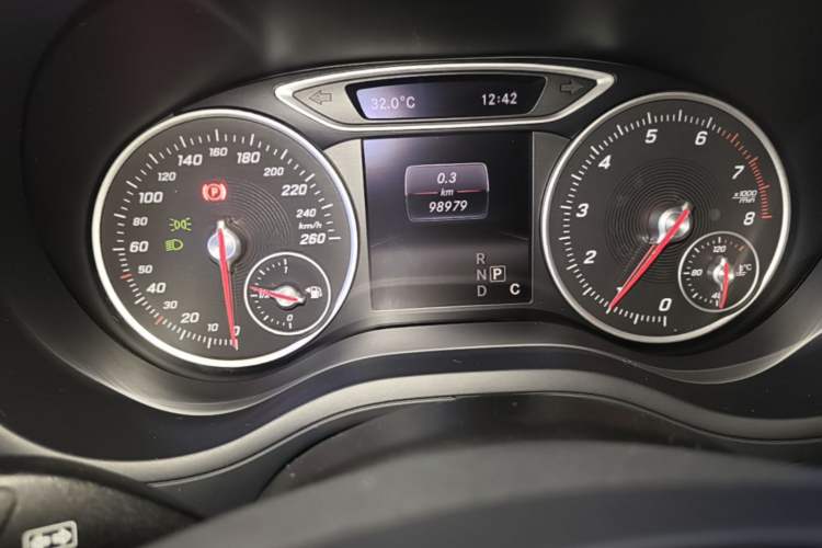 Used Mercedes-Benz B-Class 2015 B 200 Fashion Model Instrument Cluster