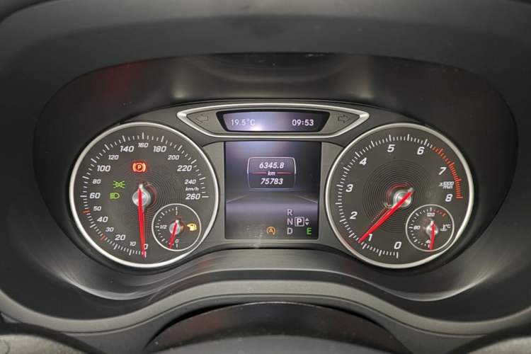 Used Mercedes-Benz B-Class 2015 B 200 Fashion Model Instrument Cluster