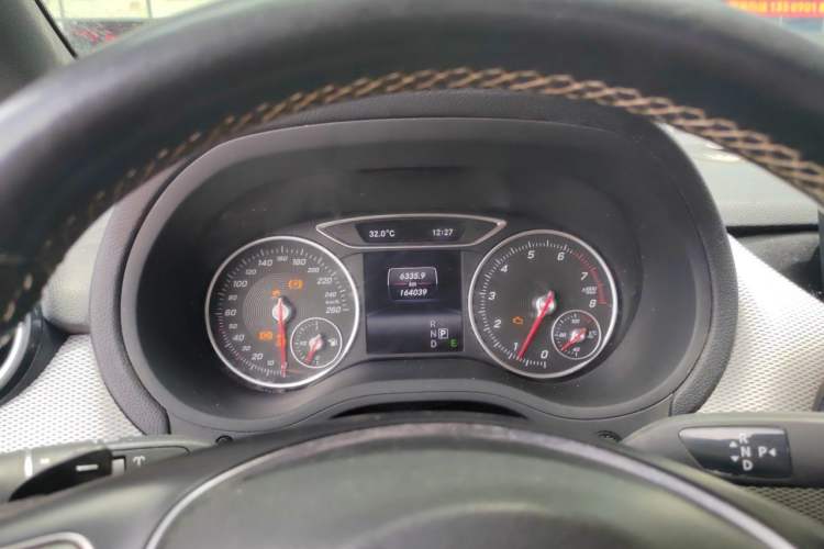 Used Mercedes-Benz B-Class 2015 B 200 Luxury Model Instrument Cluster