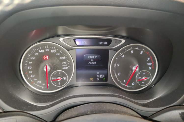 Used Mercedes-Benz B-Class 2015 B 200 Luxury Model Instrument Cluster