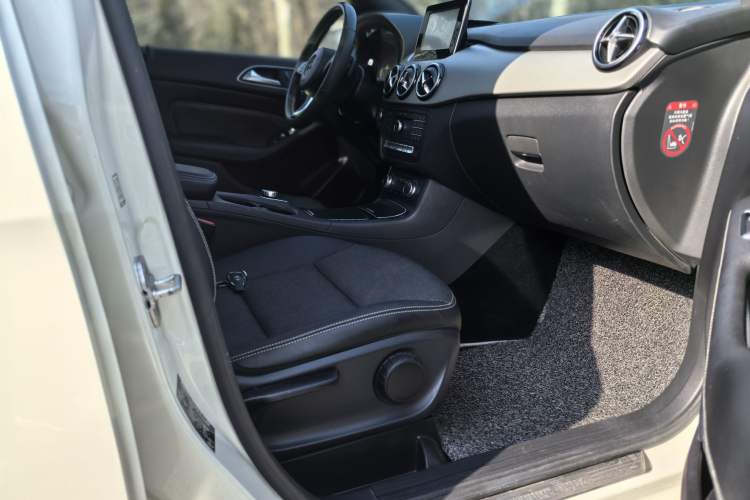 Used Mercedes-Benz B-Class 2015 B 200 Sport Edition Interior 1