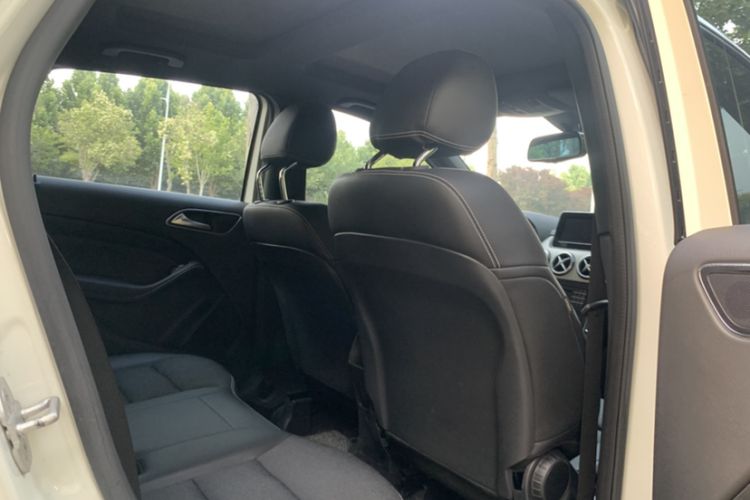 Used Mercedes-Benz B-Class 2015 B 200 Sport Edition Interior 10