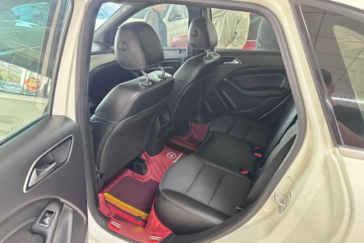 Used Mercedes-Benz B-Class 2015 B 200 Sport Edition Interior 10