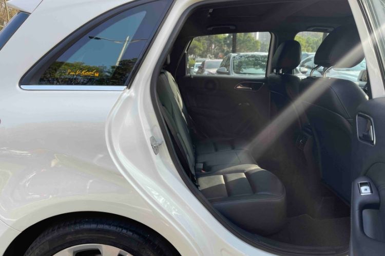 Used Mercedes-Benz B-Class 2015 B 200 Fashion Model Interior 10