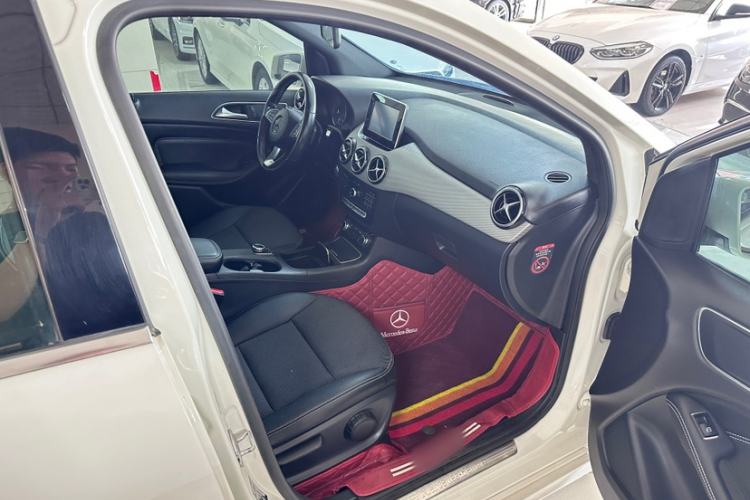 Used Mercedes-Benz B-Class 2015 B 200 Sport Edition Interior 11