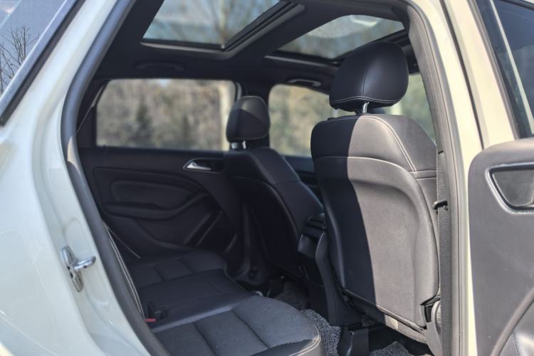 Used Mercedes-Benz B-Class 2015 B 200 Sport Edition Interior 2