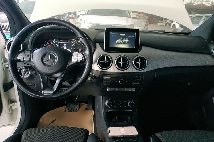 Used Mercedes-Benz B-Class 2015 B 200 Sport Edition Interior 2