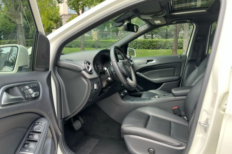 Used Mercedes-Benz B-Class 2015 B 200 Fashion Model Interior 3