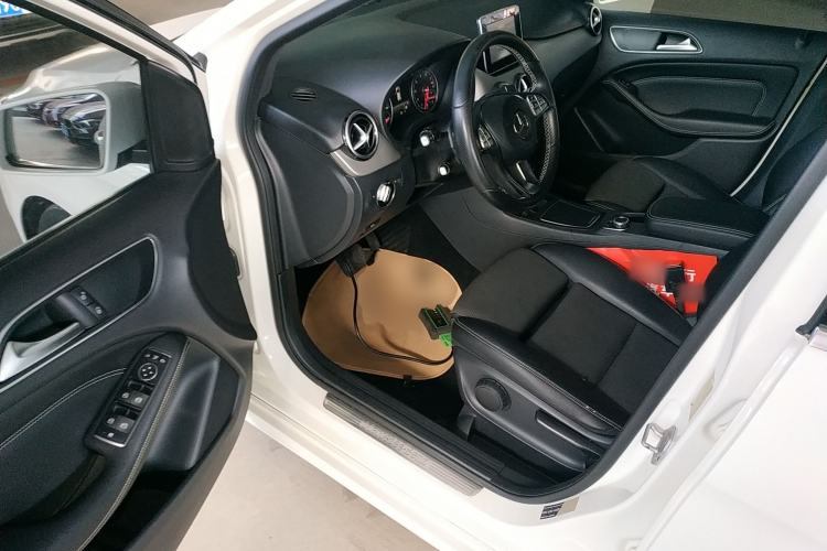 Used Mercedes-Benz B-Class 2015 B 200 Sport Edition Interior 3