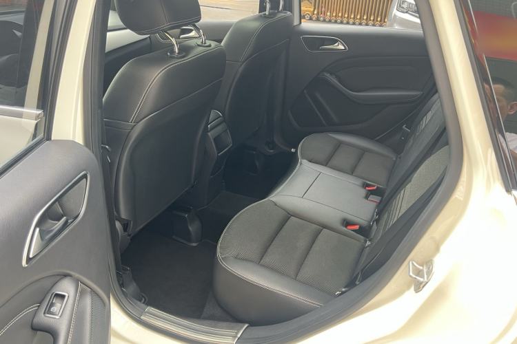 Used Mercedes-Benz B-Class 2015 B 200 Sport Edition Interior 4