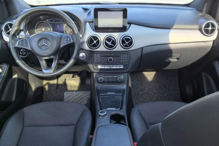Used Mercedes-Benz B-Class 2015 B 200 Sport Edition Interior 4