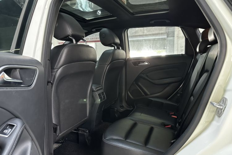 Used Mercedes-Benz B-Class 2015 B 200 Fashion Model Interior 4