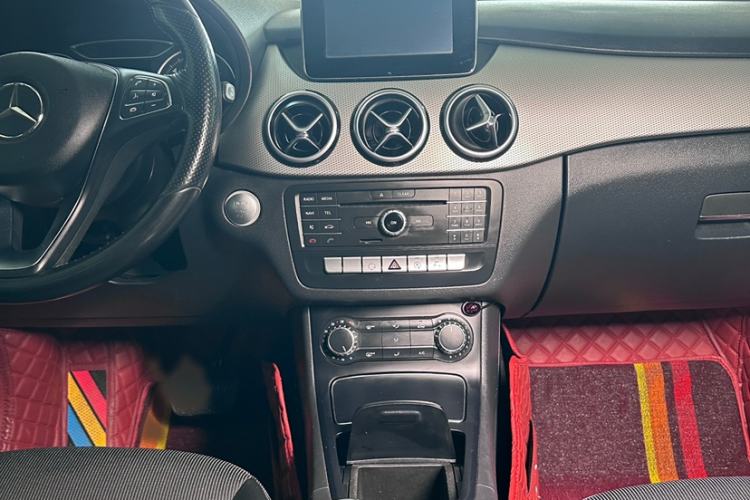 Used Mercedes-Benz B-Class 2015 B 200 Sport Edition Interior 4