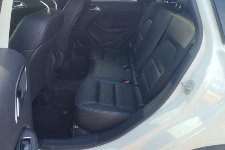 Used Mercedes-Benz B-Class 2015 B 200 Fashion Model Interior 4