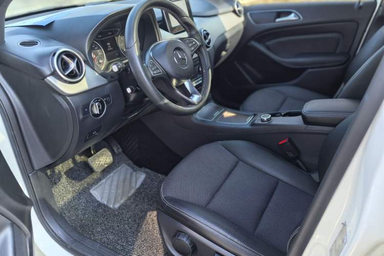 Used Mercedes-Benz B-Class 2015 B 200 Sport Edition Interior 6