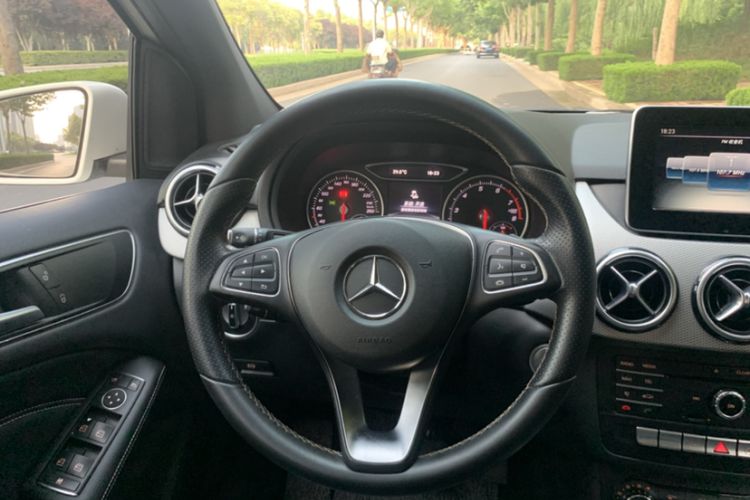 Used Mercedes-Benz B-Class 2015 B 200 Sport Edition Interior 6
