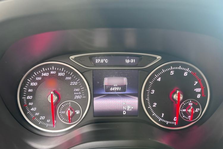 Used Mercedes-Benz B-Class 2015 B 200 Sport Edition Interior 7