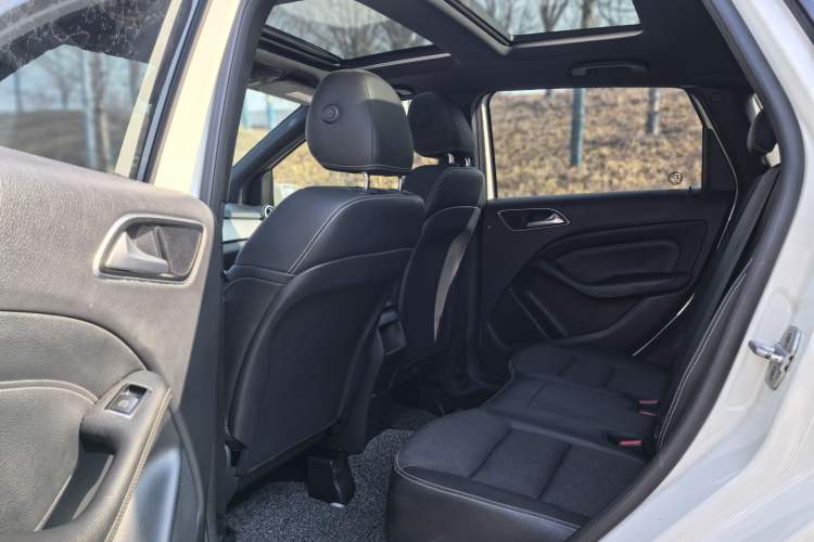 Used Mercedes-Benz B-Class 2015 B 200 Sport Edition Interior 8