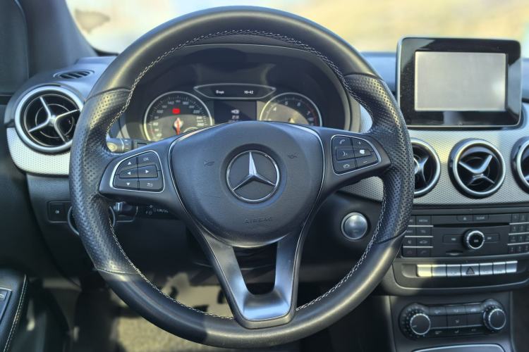 Used Mercedes-Benz B-Class 2015 B 200 Sport Edition Interior 9