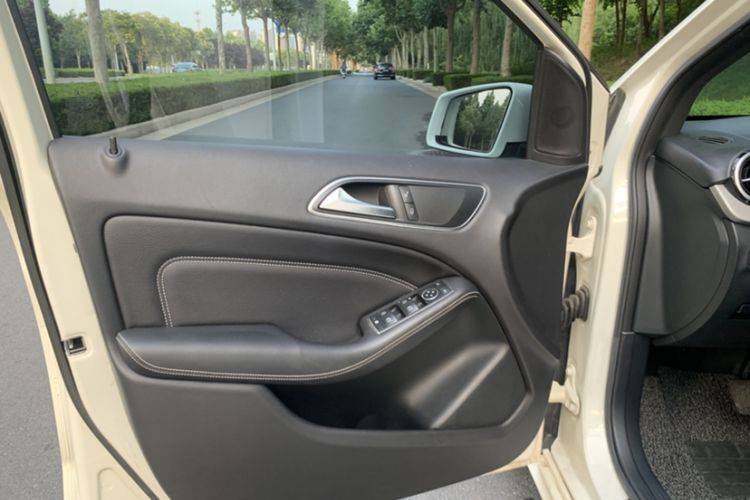 Used Mercedes-Benz B-Class 2015 B 200 Sport Edition Interior 9