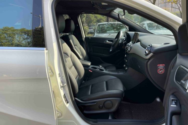 Used Mercedes-Benz B-Class 2015 B 200 Fashion Model Interior 9
