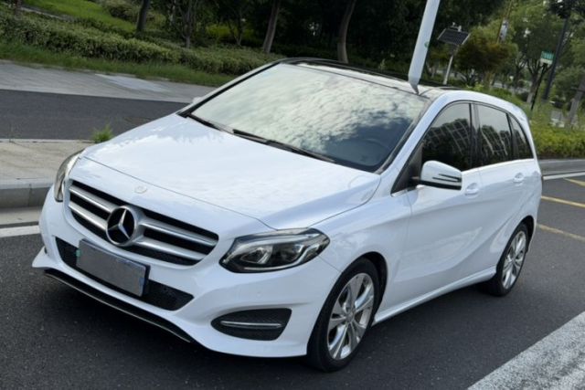 Ojetý Mercedes-Benz B-Class 2015 B 200 Fashion Model
