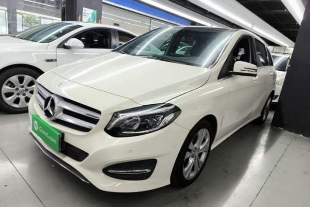 Ojetý Mercedes-Benz B-Class 2015 B 200 Fashion Model