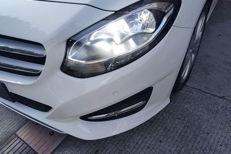 Used Mercedes-Benz B-Class 2015 B 200 Sport Edition Left Front Headlight