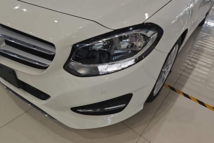 Used Mercedes-Benz B-Class 2015 B 200 Sport Edition Left Front Headlight