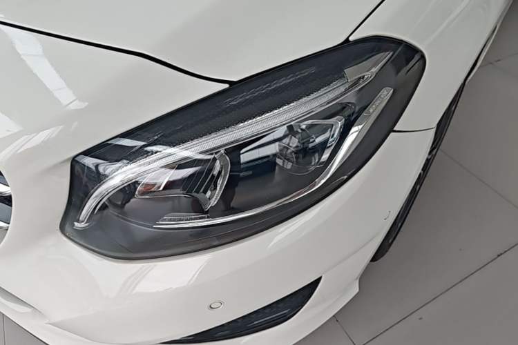 Used Mercedes-Benz B-Class 2015 B 200 Luxury Model Left Front Headlight