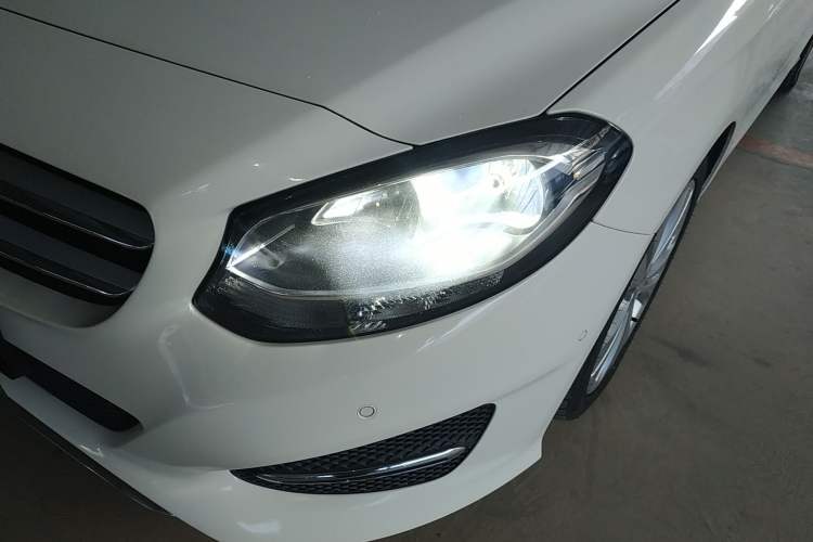 Used Mercedes-Benz B-Class 2015 B 200 Sport Edition Left Front Headlight