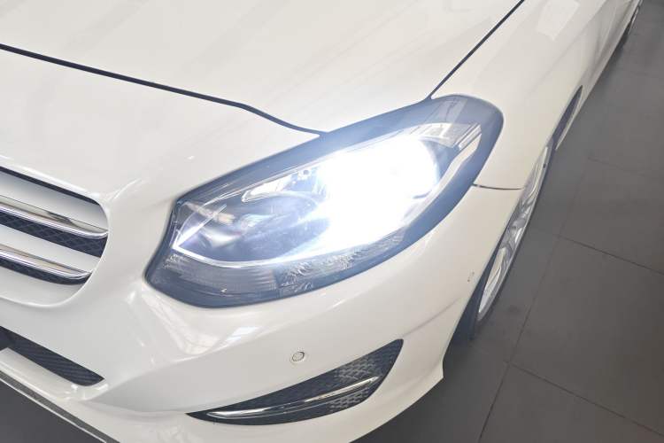 Used Mercedes-Benz B-Class 2015 B 200 Sport Edition Left Front Headlight