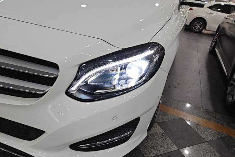 Used Mercedes-Benz B-Class 2015 B 200 Fashion Model Left Front Headlight