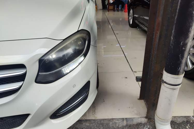 Used Mercedes-Benz B-Class 2015 B 200 Sport Edition Left Front Headlight