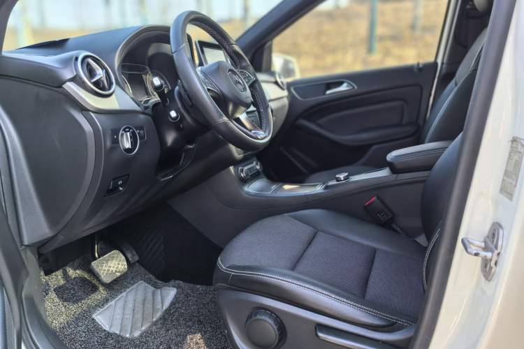 Used Mercedes-Benz B-Class 2015 B 200 Sport Edition Left Front Seat