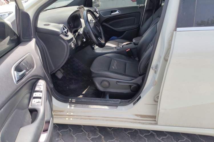 Used Mercedes-Benz B-Class 2015 B 200 Sport Edition Left Front Seat