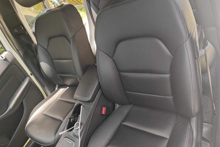 Used Mercedes-Benz B-Class 2015 B 200 Fashion Model Left Front Seat