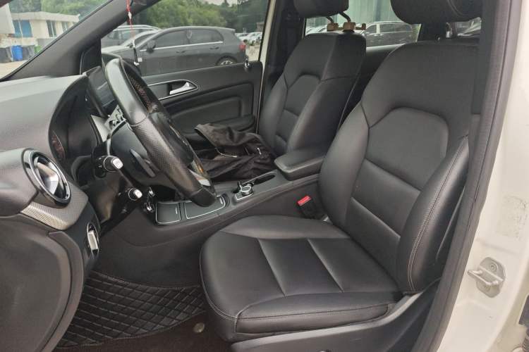 Used Mercedes-Benz B-Class 2015 B 200 Fashion Model Left Front Seat
