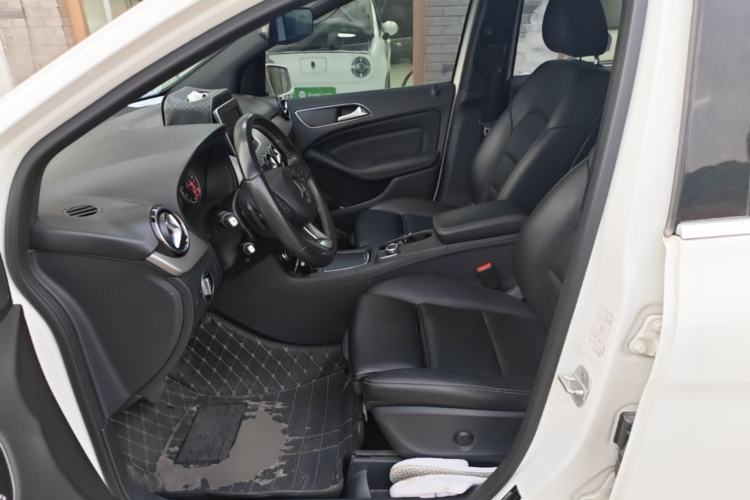 Used Mercedes-Benz B-Class 2015 B 200 Fashion Model Left Front Seat