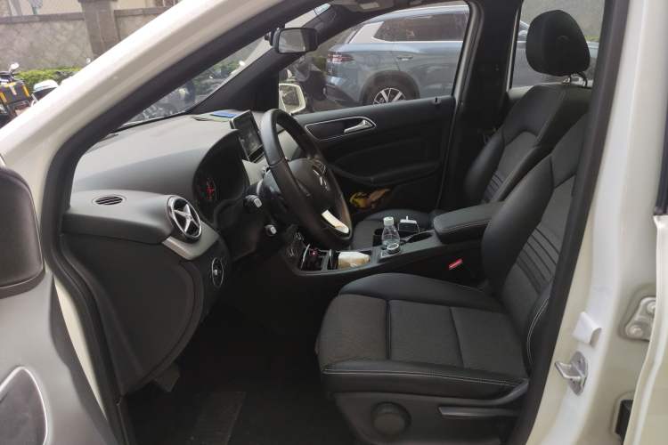 Used Mercedes-Benz B-Class 2015 B 200 Sport Edition Left Front Seat