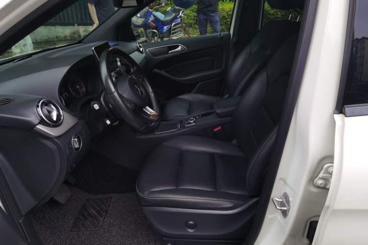Used Mercedes-Benz B-Class 2015 B 200 Luxury Model Left Front Seat