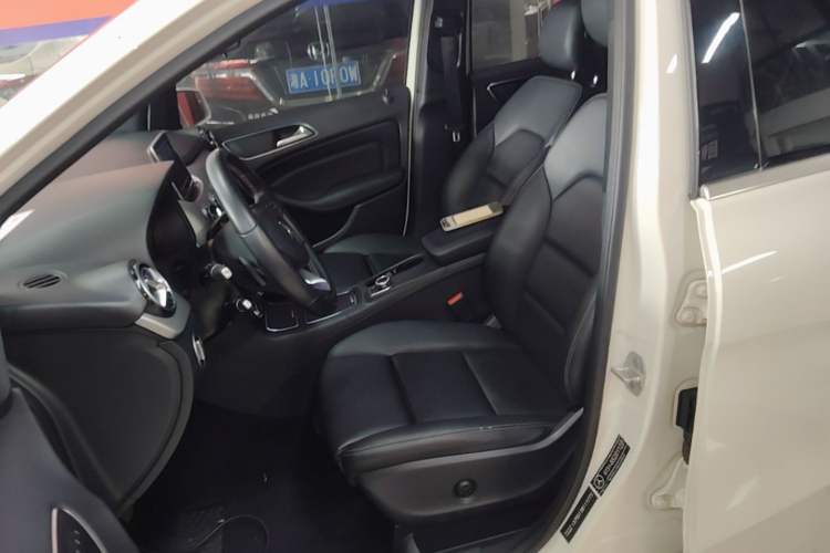 Used Mercedes-Benz B-Class 2015 B 200 Fashion Model Left Front Seat