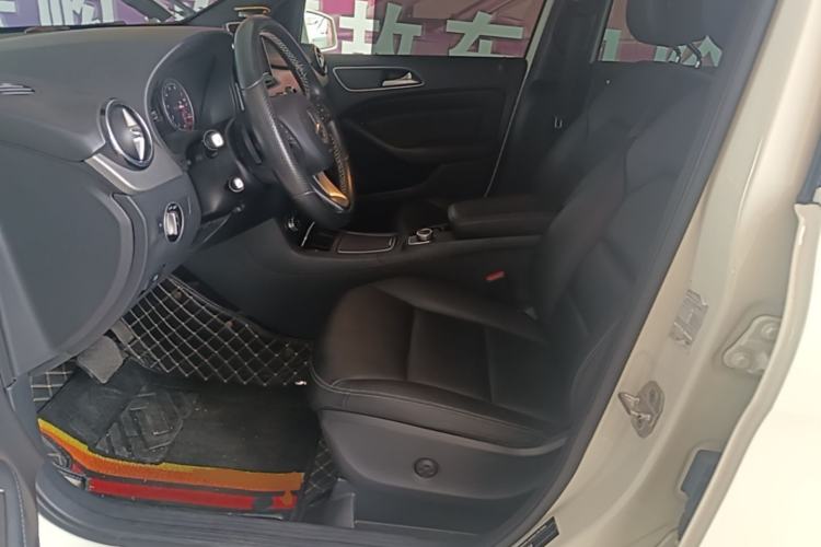 Used Mercedes-Benz B-Class 2015 B 200 Fashion Model Left Front Seat