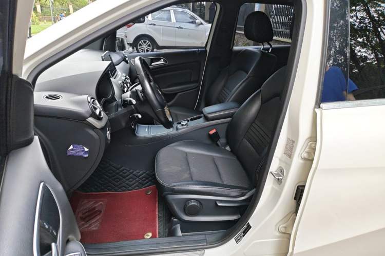 Used Mercedes-Benz B-Class 2015 B 200 Sport Edition Left Front Seat