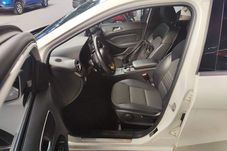 Used Mercedes-Benz B-Class 2015 B 200 Sport Edition Left Front Seat