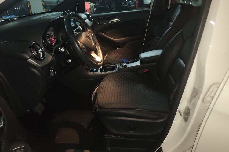 Used Mercedes-Benz B-Class 2015 B 200 Fashion Model Left Front Seat