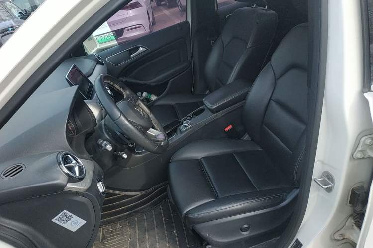 Used Mercedes-Benz B-Class 2015 B 200 Fashion Model Left Front Seat