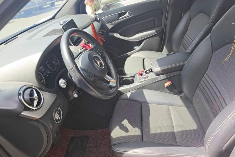 Used Mercedes-Benz B-Class 2015 B 200 Sport Edition Left Front Seat