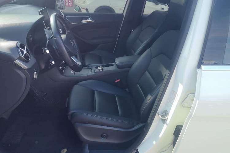 Used Mercedes-Benz B-Class 2015 B 200 Fashion Model Left Front Seat